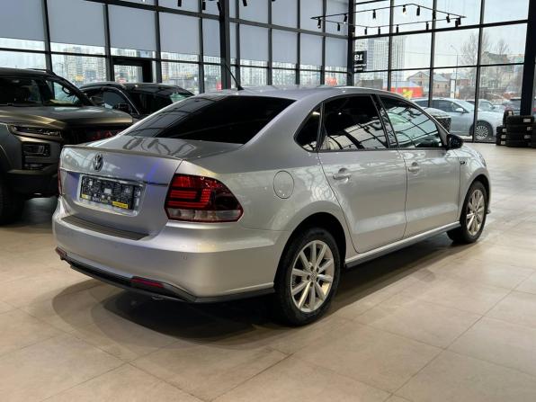 Volkswagen Polo V Рестайлинг с пробегом 2016 года, цена 1 040 000 рублей, 159500 км, седан, Автокод Объявления