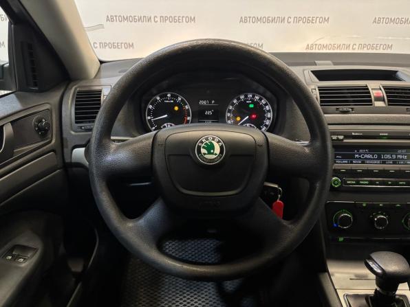 Skoda Octavia II (A5) Рестайлинг с пробегом 2013 года, цена 719 000 рублей, 194684 км, лифтбек, Автокод Объявления