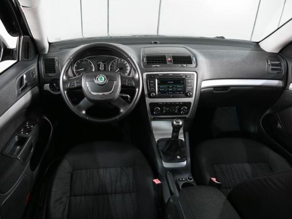 Skoda Octavia II (A5) Рестайлинг с пробегом 2012 года, цена 890 000 рублей, 217143 км, лифтбек, Автокод Объявления