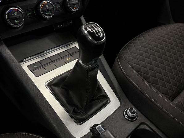Skoda Octavia III (A7) с пробегом 2016 года, цена 1 310 000 рублей, 233525 км, лифтбек, Автокод Объявления