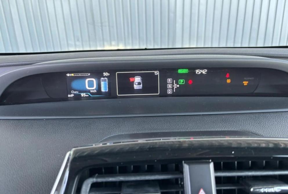 Toyota Prius III Рестайлинг (XW30) Киров  - изображение 16