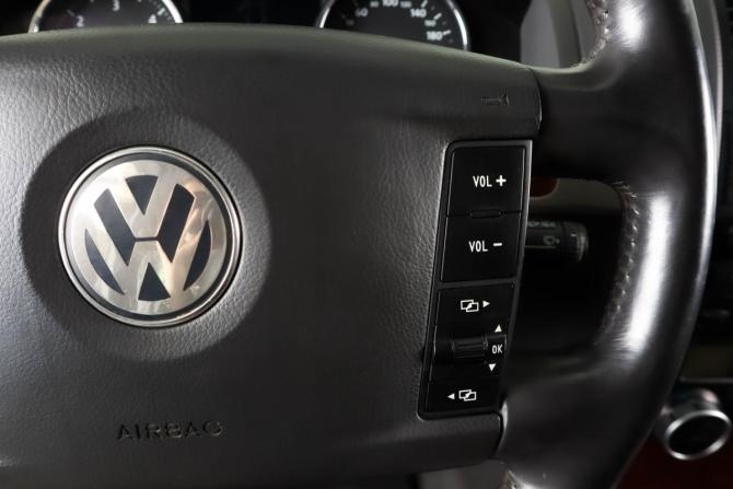 Volkswagen Touareg I Рестайлинг с пробегом 2010 года, цена 1 379 000 рублей, 255300 км, внедорожник, Автокод Объявления