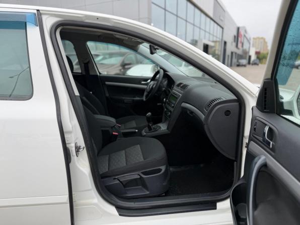 Skoda Octavia II (A5) Рестайлинг с пробегом 2013 года, цена 930 000 рублей, 178619 км, лифтбек, Автокод Объявления