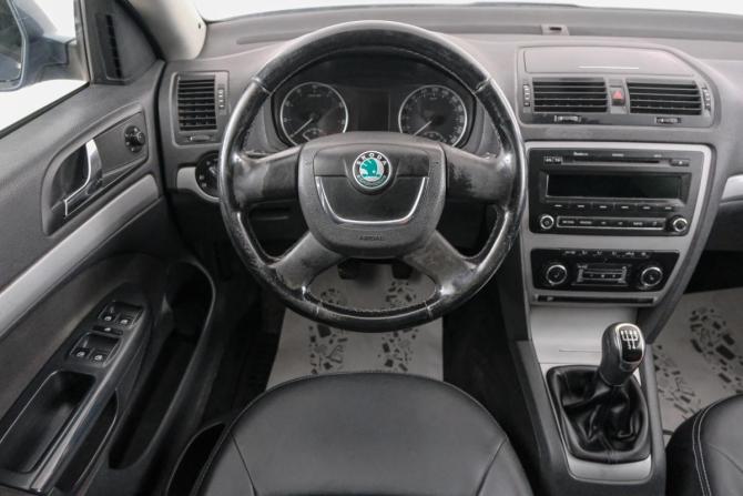 Skoda Octavia II (A5) Рестайлинг с пробегом 2012 года, цена 829 000 рублей, 210000 км, лифтбек, Автокод Объявления