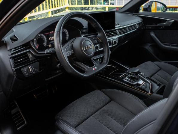 Audi A4 V (B9) Рестайлинг с пробегом 2020 года, цена 3 349 000 рублей, 26500 км, седан, Автокод Объявления