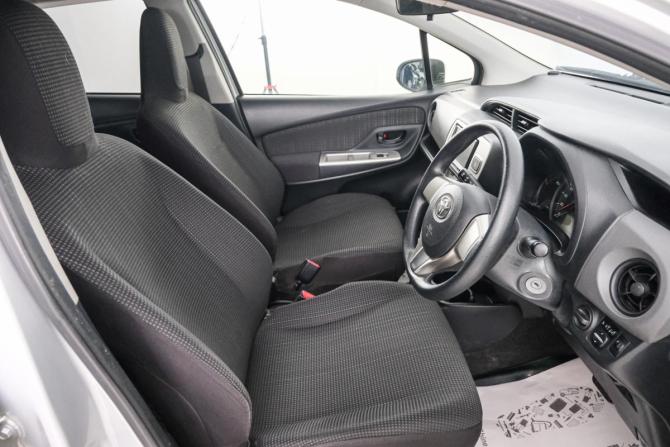 Toyota Vitz III (XP130) Рестайлинг с пробегом 2015 года, цена 899 000 рублей, 136780 км, хэтчбек, Автокод Объявления