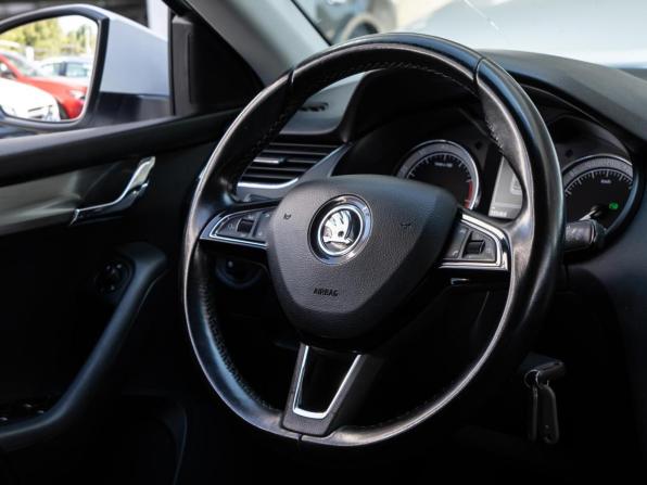 Skoda Octavia III (A7) Рестайлинг с пробегом 2017 года, цена 1 680 000 рублей, 155468 км, лифтбек, Автокод Объявления