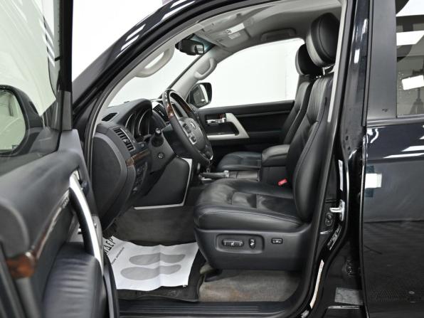 Toyota Land Cruiser 200 Series Рестайлинг 1 с пробегом 2015 года, цена 2 599 000 рублей, 118131 км, внедорожник, Автокод Объявления