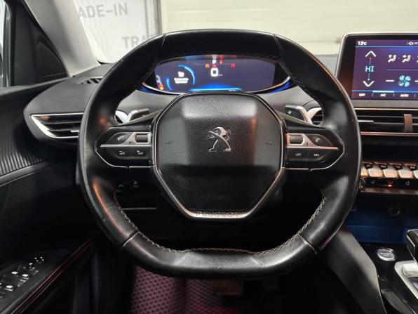 Peugeot 3008 II с пробегом 2018 года, цена 1 549 000 рублей, 147000 км, внедорожник, Автокод Объявления