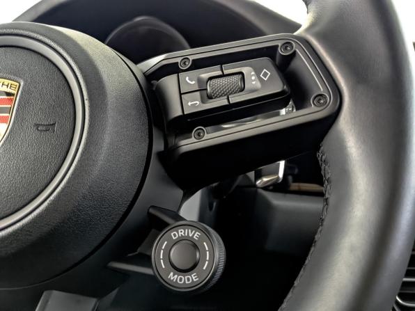 Porsche Macan I Рестайлинг 2 с пробегом 2023 года, цена 6 895 000 рублей, 3249 км, внедорожник, Автокод Объявления