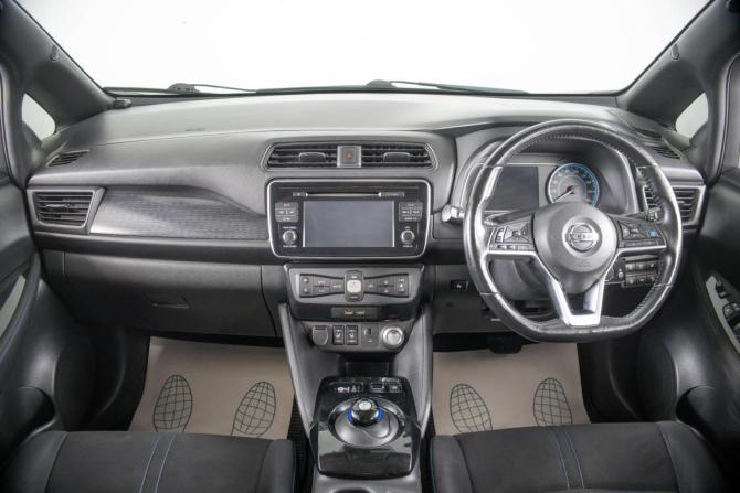 Nissan Leaf II (ZE1) с пробегом 2018 года, цена 1 749 000 рублей, 140100 км, хэтчбек, Автокод Объявления