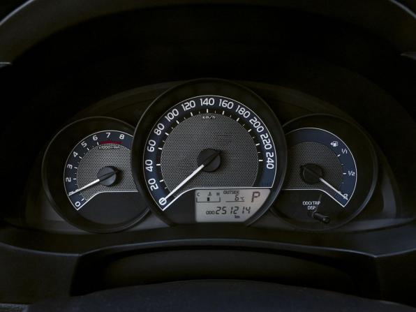 Toyota Corolla XI (E160 E170 E180) с пробегом 2013 года, цена 1 035 000 рублей, 251213 км, седан, Автокод Объявления