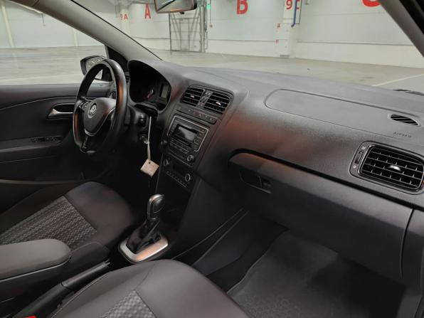 Volkswagen Polo V Рестайлинг с пробегом 2017 года, цена 1 210 000 рублей, 73893 км, седан, Автокод Объявления