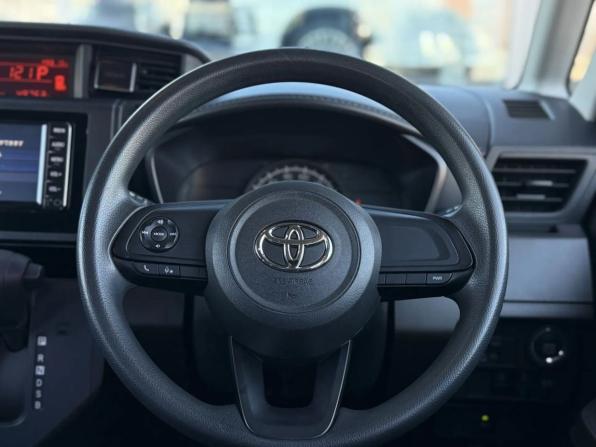 Toyota Roomy I Рестайлинг с пробегом 2021 года, цена 1 100 000 рублей, 49730 км, микровэн, Автокод Объявления