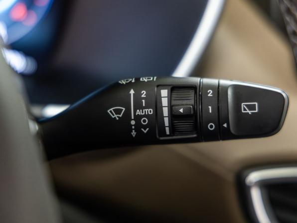 Hyundai Santa Fe IV Рестайлинг с пробегом 2022 года, цена 3 628 000 рублей, 96400 км, внедорожник, Автокод Объявления