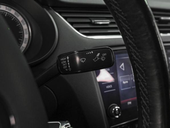 Skoda Octavia III (A7) Рестайлинг с пробегом 2017 года, цена 1 569 000 рублей, 211989 км, лифтбек, Автокод Объявления