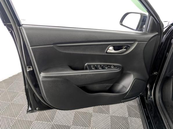 Kia Rio IV Рестайлинг с пробегом 2021 года, цена 1 750 000 рублей, 93397 км, хэтчбек, Автокод Объявления