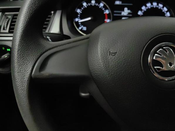 Skoda Rapid I с пробегом 2017 года, цена 999 000 рублей, 140355 км, лифтбек, Автокод Объявления