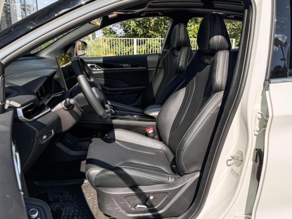 Geely Coolray I Рестайлинг 2 с пробегом 2025 года, цена 2 247 200 рублей, 14284 км, внедорожник, Автокод Объявления