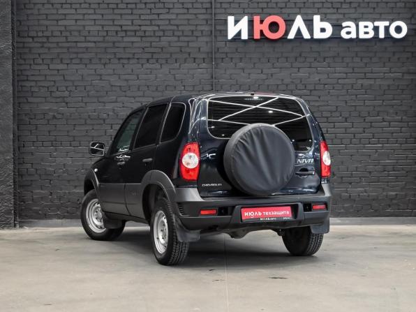 Chevrolet Niva I Рестайлинг с пробегом 2018 года, цена 800 000 рублей, 125525 км, внедорожник, Автокод Объявления
