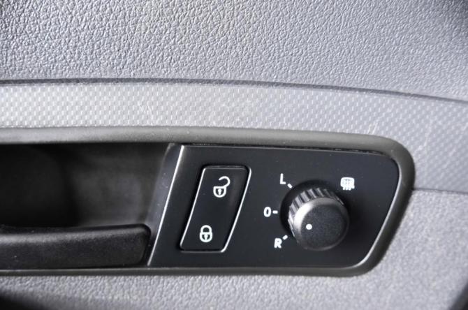 Volkswagen Caddy III Рестайлинг с пробегом 2012 года, цена 679 000 рублей, 329560 км, компактвэн, Автокод Объявления