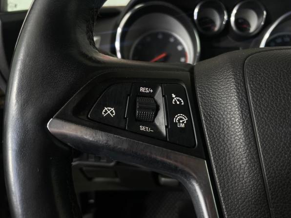 Opel Astra J Рестайлинг с пробегом 2012 года, цена 899 000 рублей, 132075 км, седан, Автокод Объявления