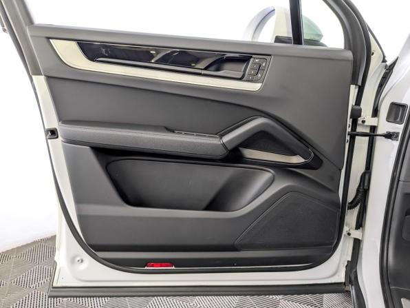 Porsche Cayenne III Рестайлинг с пробегом 2024 года, цена 12 250 000 рублей, 27633 км, внедорожник, Автокод Объявления