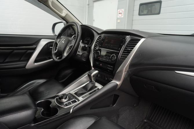 Mitsubishi Pajero Sport III с пробегом 2018 года, цена 2 989 000 рублей, 202100 км, внедорожник, Автокод Объявления