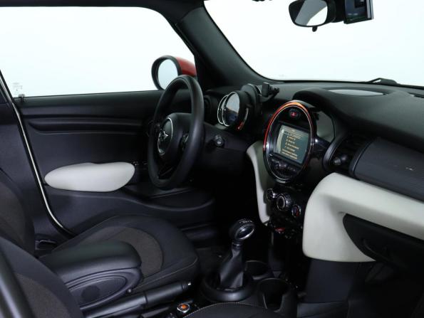 Mini Hatch III (F55/F56) с пробегом 2017 года, цена 1 800 000 рублей, 81000 км, хэтчбек, Автокод Объявления