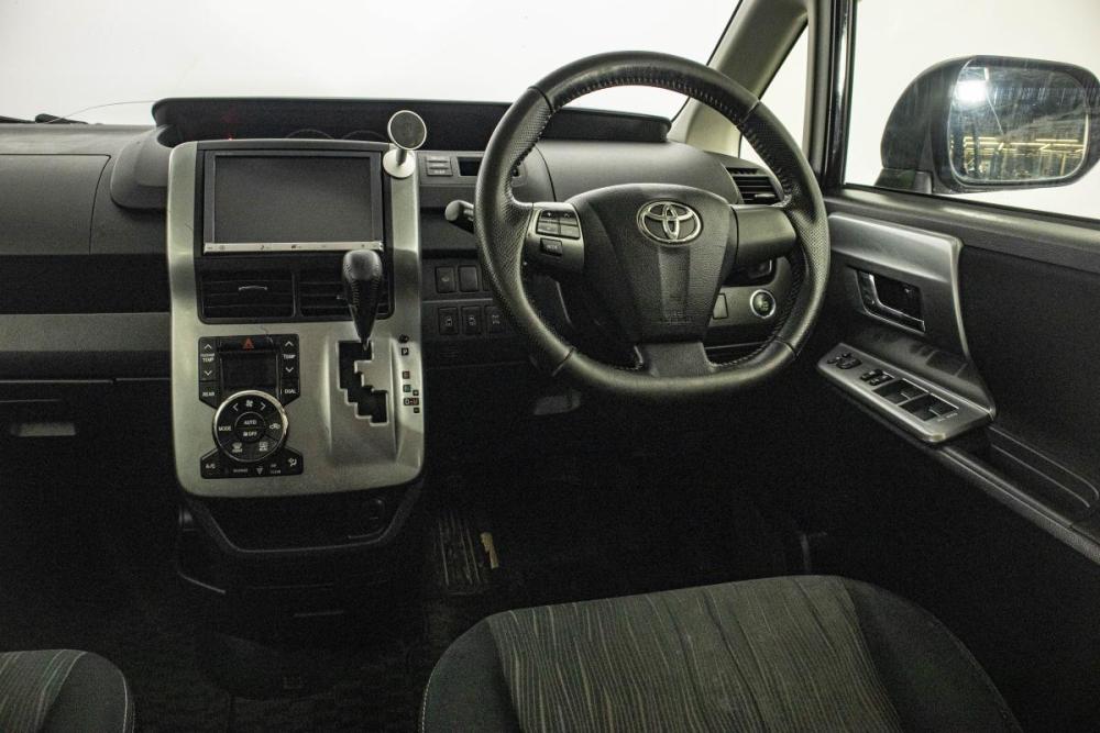 Toyota Voxy II (R70) Рестайлинг Пермь  - изображение 15