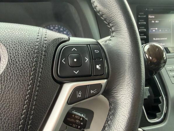 Toyota Sienna III Рестайлинг 2 с пробегом 2019 года, цена 3 275 000 рублей, 156636 км, минивэн, Автокод Объявления