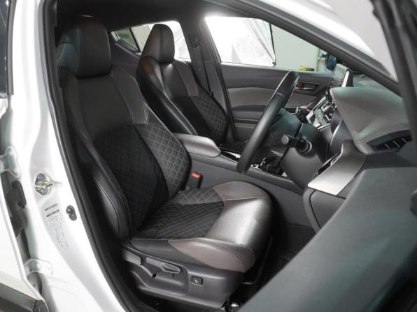 Toyota C-HR I Рестайлинг с пробегом 2021 года, цена 2 389 000 рублей, 24933 км, внедорожник, Автокод Объявления