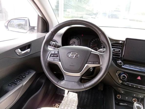Hyundai Solaris II Рестайлинг с пробегом 2021 года, цена 1 850 000 рублей, 55163 км, седан, Автокод Объявления