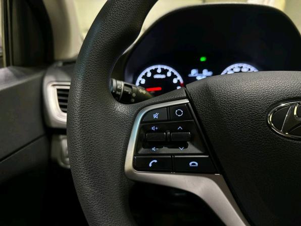 Hyundai Solaris II Рестайлинг с пробегом 2021 года, цена 1 549 000 рублей, 63997 км, седан, Автокод Объявления