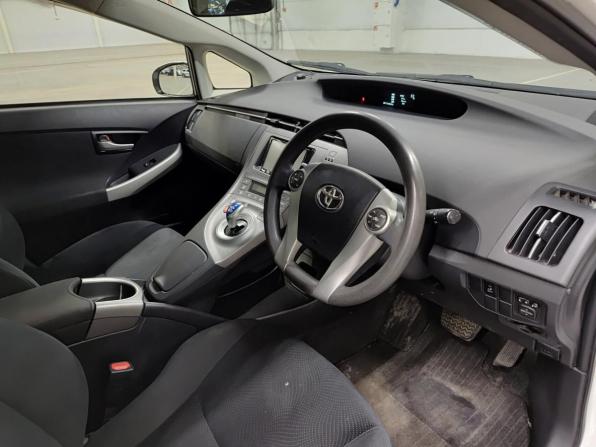 Toyota Prius III Рестайлинг (XW30) с пробегом 2015 года, цена 1 280 000 рублей, 114561 км, лифтбек, Автокод Объявления