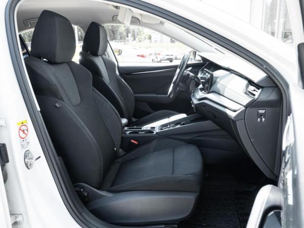 Skoda Octavia IV (A8) с пробегом 2021 года, цена 2 221 400 рублей, 89177 км, лифтбек, Автокод Объявления