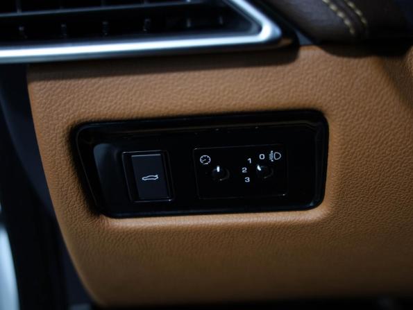 Jaguar XE I с пробегом 2018 года, цена 1 629 000 рублей, 225080 км, седан, Автокод Объявления