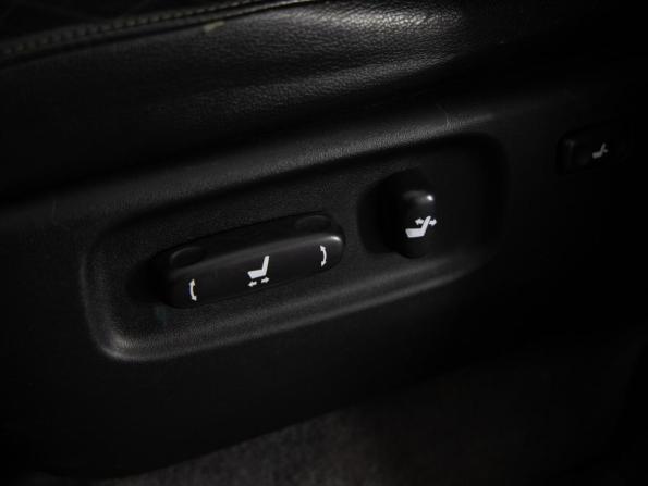 Toyota Land Cruiser 200 Series с пробегом 2011 года, цена 2 499 000 рублей, 300217 км, внедорожник, Автокод Объявления