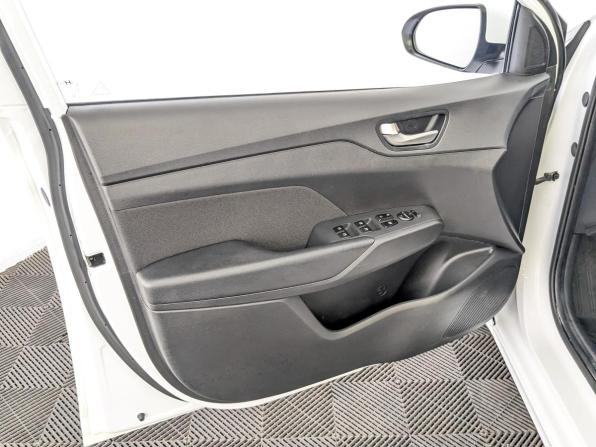 Hyundai Solaris II с пробегом 2020 года, цена 1 295 000 рублей, 111199 км, седан, Автокод Объявления