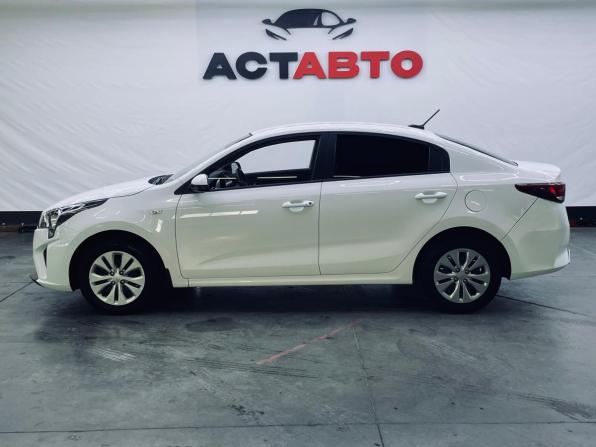 Kia Rio IV Рестайлинг с пробегом 2021 года, цена 1 590 000 рублей, 87812 км, седан, Автокод Объявления