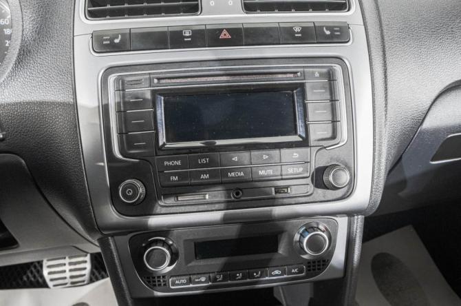 Volkswagen Polo V Рестайлинг с пробегом 2016 года, цена 929 000 рублей, 226000 км, седан, Автокод Объявления
