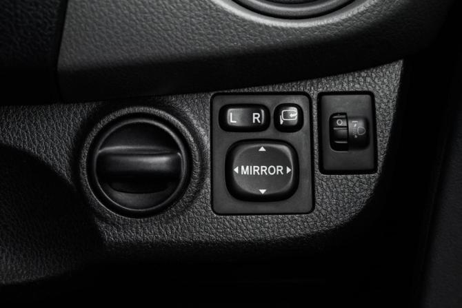 Toyota Vitz III (XP130) Рестайлинг с пробегом 2015 года, цена 969 000 рублей, 101842 км, хэтчбек, Автокод Объявления