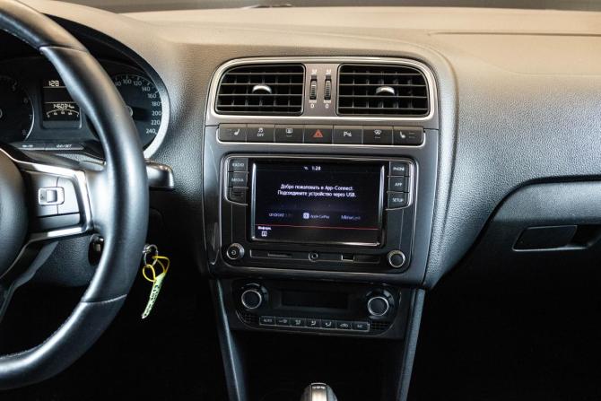 Volkswagen Polo V Рестайлинг с пробегом 2019 года, цена 1 349 000 рублей, 146034 км, седан, Автокод Объявления