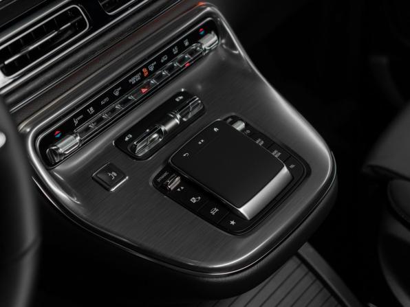 Mercedes-Benz V-Класс III (W447) Рестайлинг 2 с пробегом 2026 года, цена 46 000 000 рублей, 18 км, минивэн, Автокод Объявления
