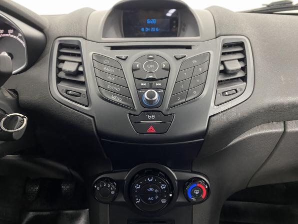 Ford Fiesta Mk6 Рестайлинг с пробегом 2016 года, цена 850 000 рублей, 93061 км, седан, Автокод Объявления