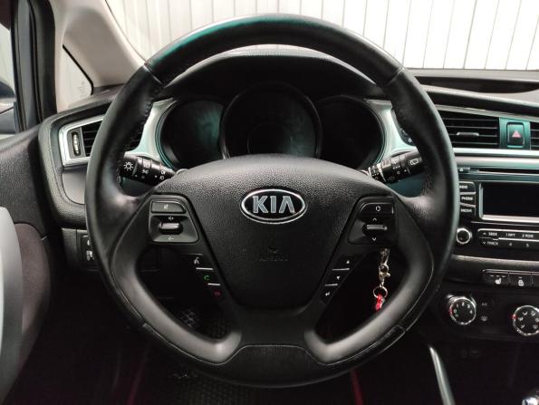 Kia Ceed II Рестайлинг с пробегом 2017 года, цена 1 250 000 рублей, 135000 км, хэтчбек, Автокод Объявления