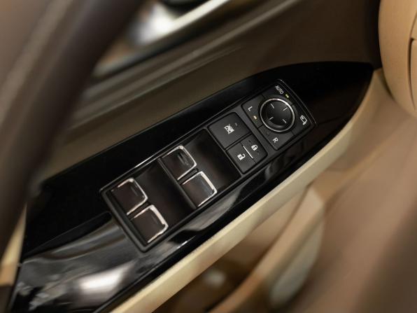 Lexus LX III Рестайлинг 2 с пробегом 2016 года, цена 6 750 000 рублей, 165362 км, внедорожник, Автокод Объявления
