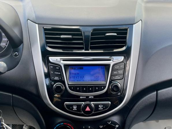 Hyundai Solaris I с пробегом 2012 года, цена 700 000 рублей, 175800 км, хэтчбек, Автокод Объявления