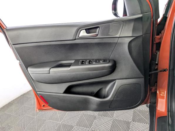 Kia Sportage IV Рестайлинг с пробегом 2019 года, цена 2 150 000 рублей, 115561 км, внедорожник, Автокод Объявления