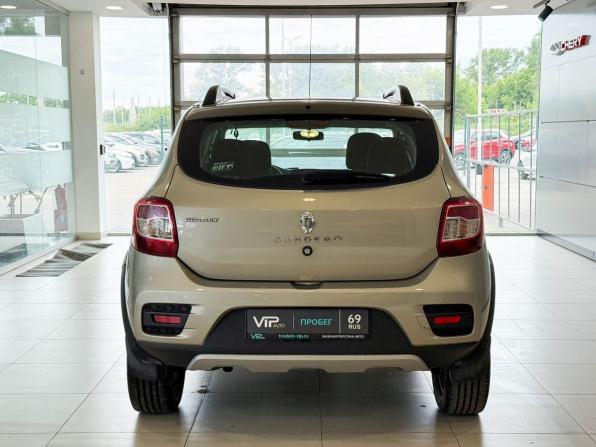 Renault Sandero II Рестайлинг с пробегом 2018 года, цена 1 397 000 рублей, 89305 км, хэтчбек, Автокод Объявления